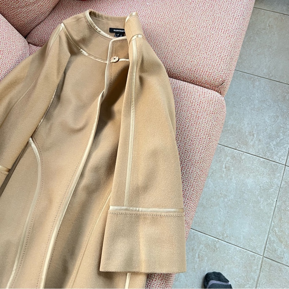ELLEN TRACY Stylish Tan Cape Coat